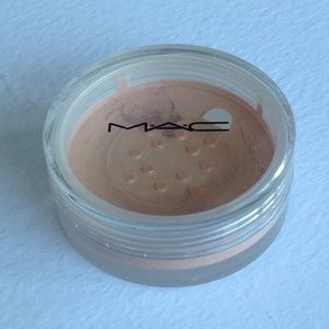 MAC Cosmetics Pearlizer Sheer Pigment "APRIPEACH"